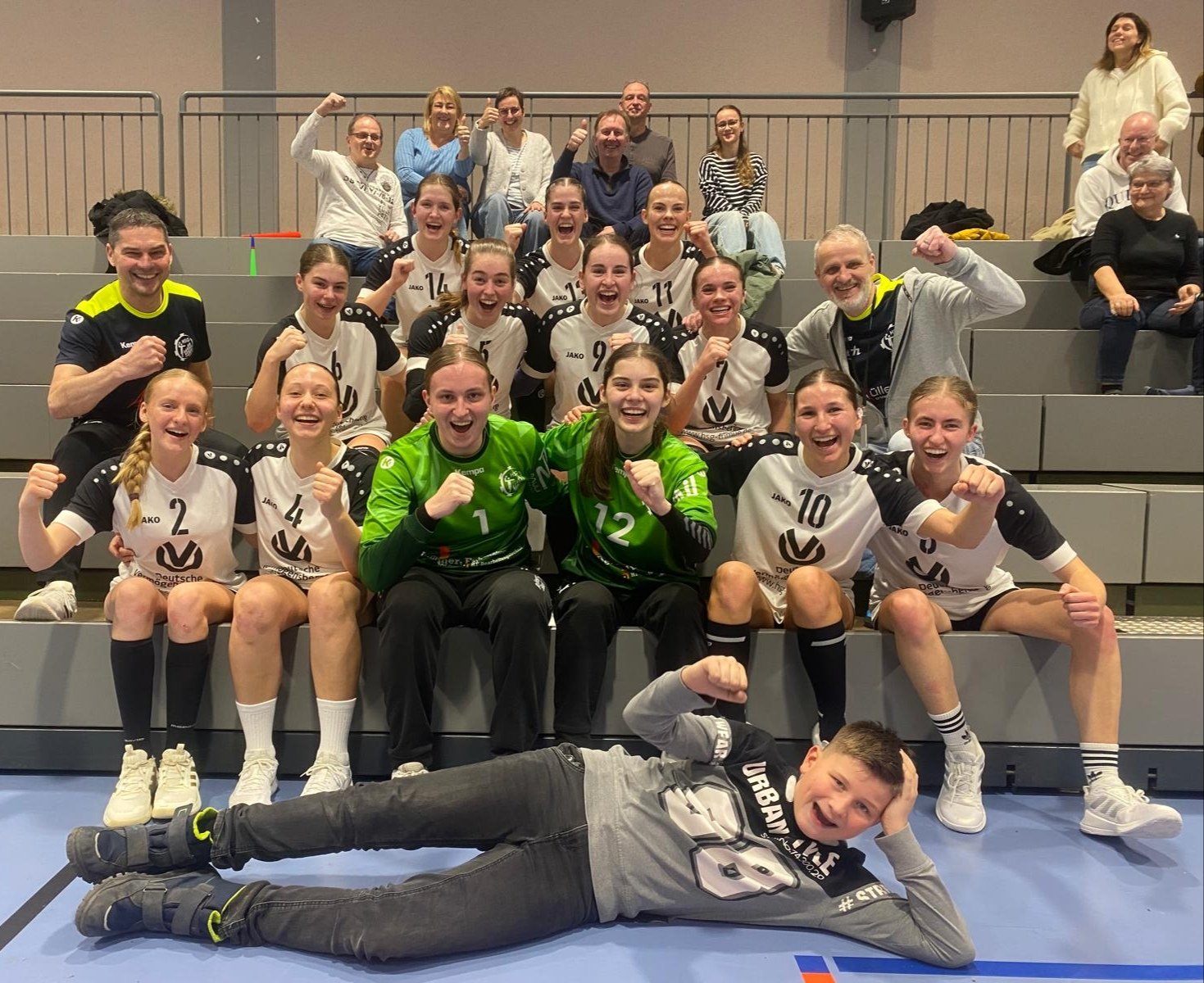 A-Weiblich ist frühzeitig Staffelsieger